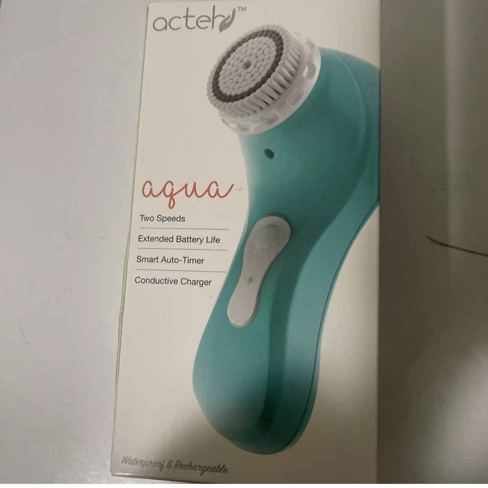 Spa Sciences Sonic Facial Brush with Antimicrobial Brush Bristles
